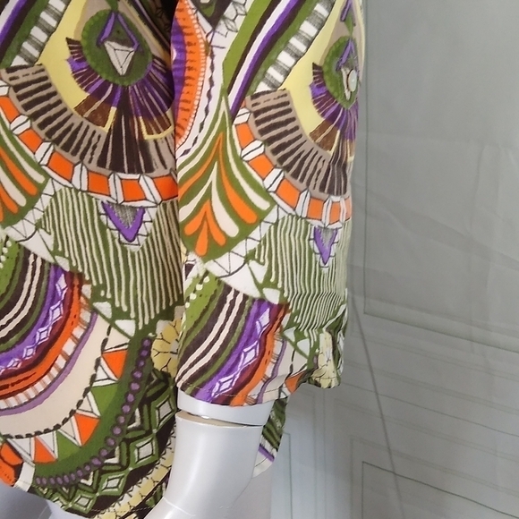 Chico's SZ 2 = Medium Multicolor Geometric Print Blouse Roll Tab Sleeve Layered - Picture 3 of 10